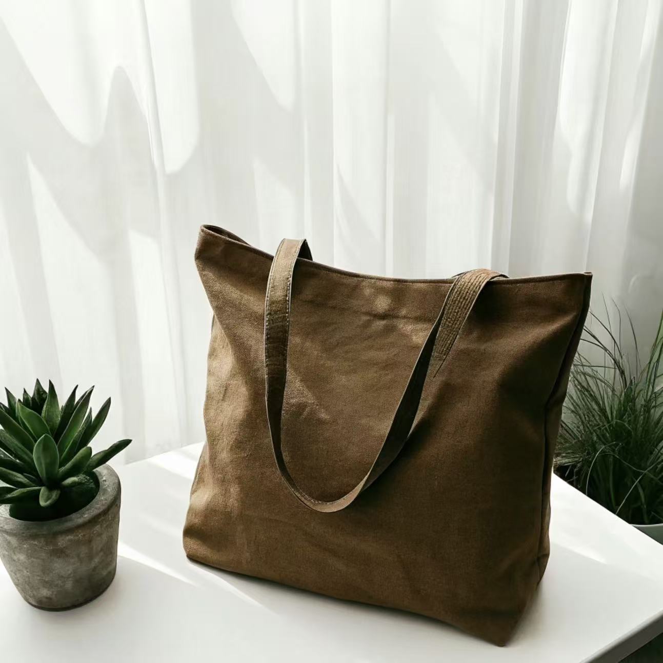 Eco leather tote bag – spacious and sustainable design