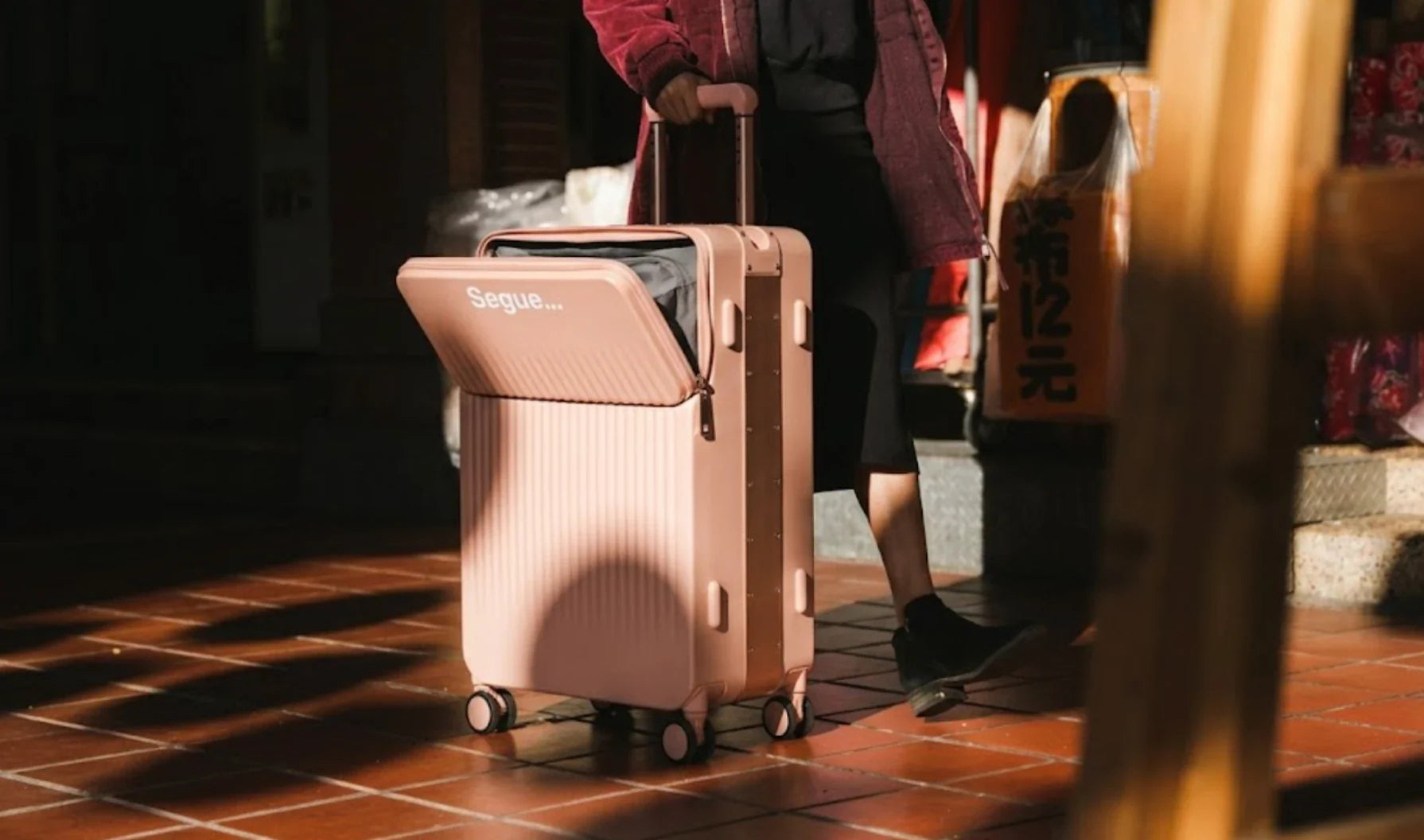 Fuga per il Weekend: Cosa Mettere nel Tuo Bagaglio a Mano Segue da 20 Pollici